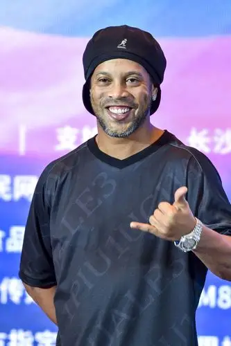 更在背后经